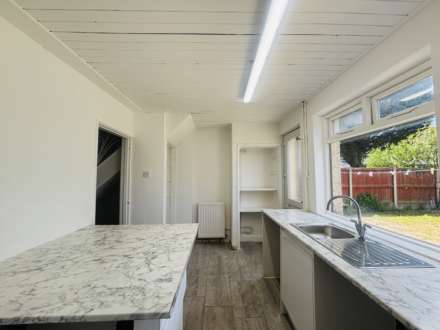 Old Farm Road, Southdene, Image 7