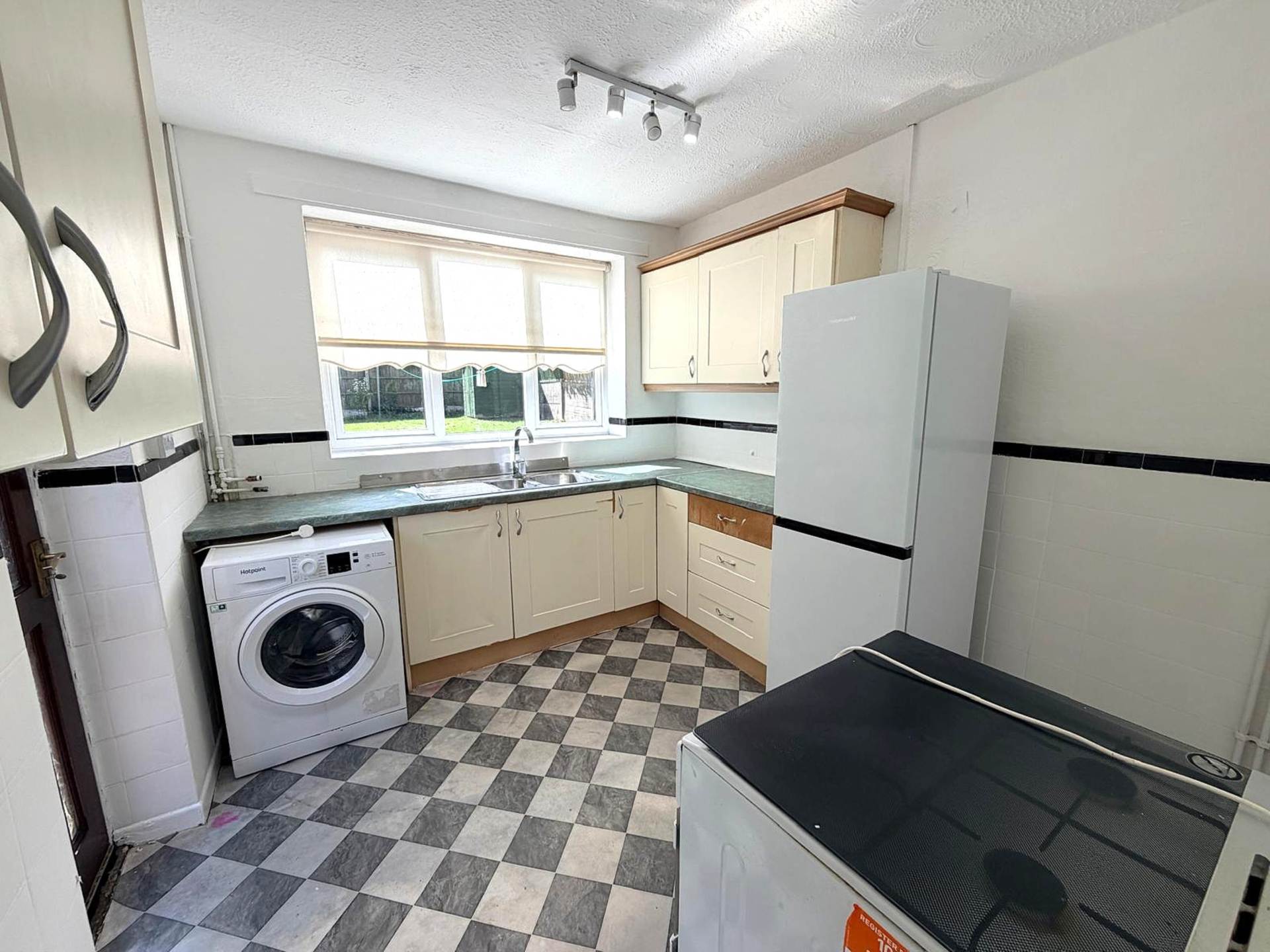 Leeside Close, Southdene, Image 5