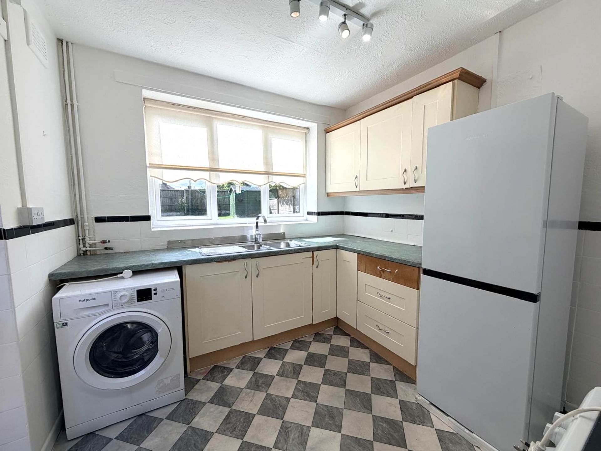 Leeside Close, Southdene, Image 6