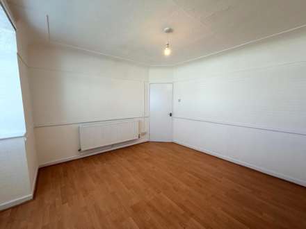 Leeside Close, Southdene, Image 3
