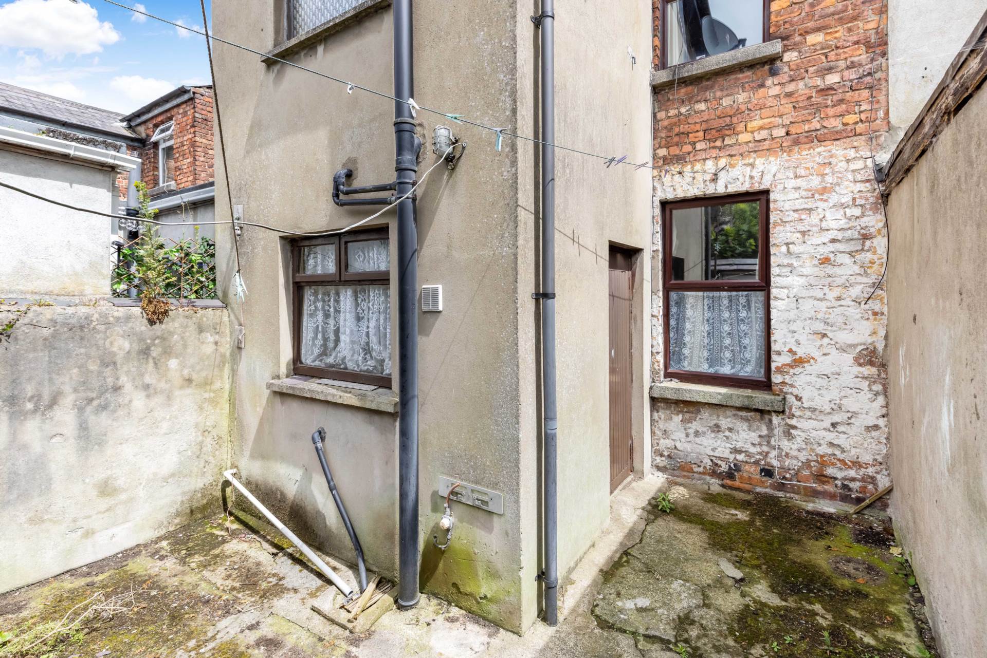 24 Chapel Street, Dundalk, Co Louth  24 Chapel Street, Dundalk, Co Louth