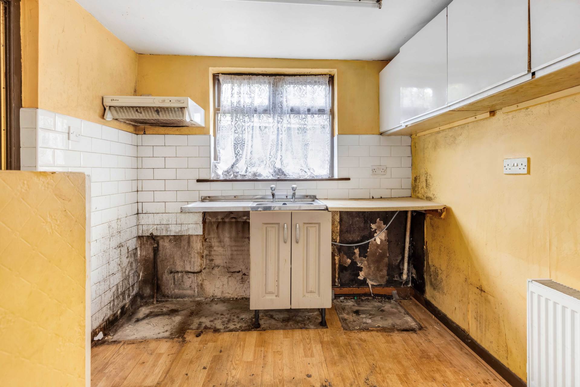 24 Chapel Street, Dundalk, Co Louth  24 Chapel Street, Dundalk, Co Louth