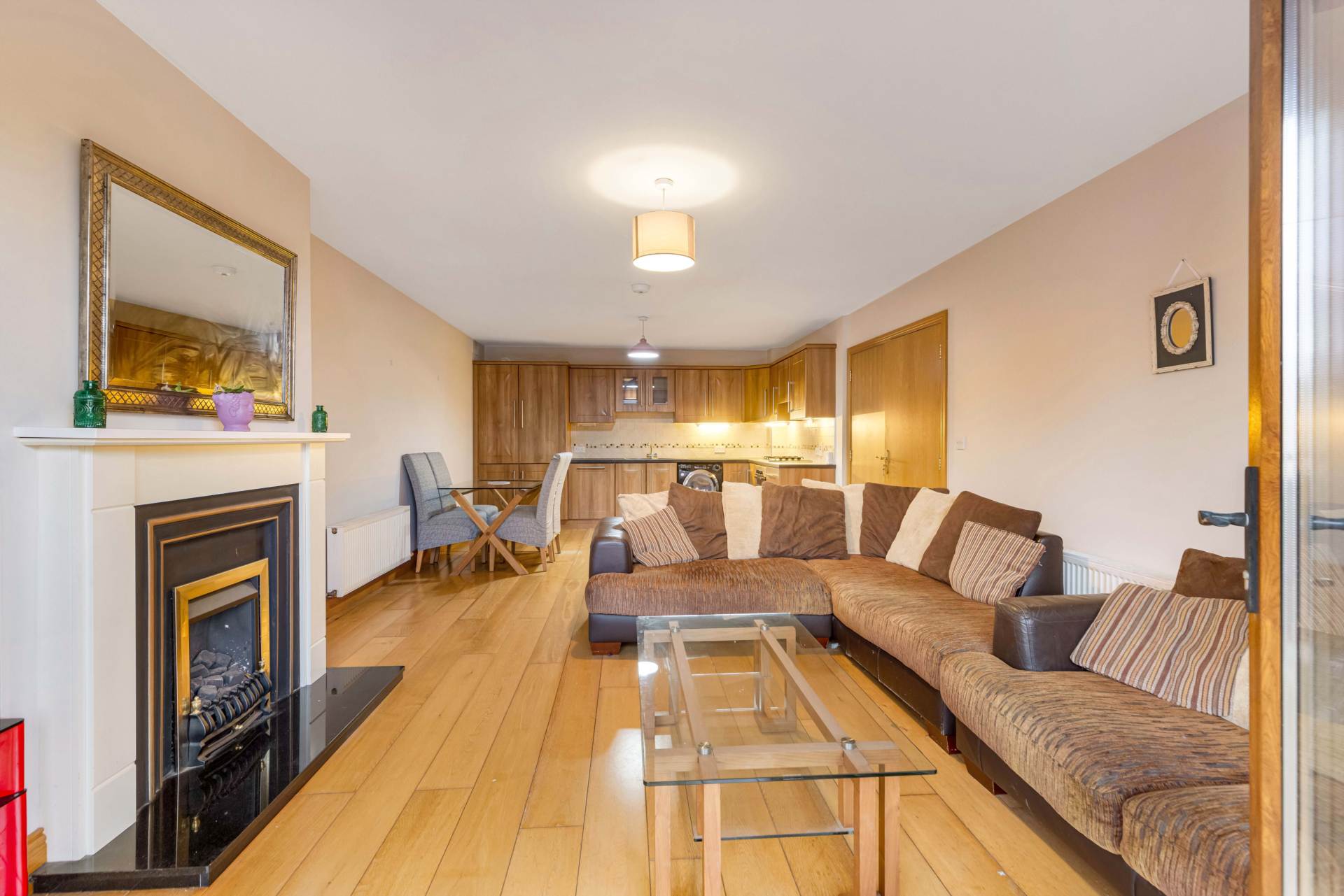 54 An Bothair Na Carraig, Lis Na Dara