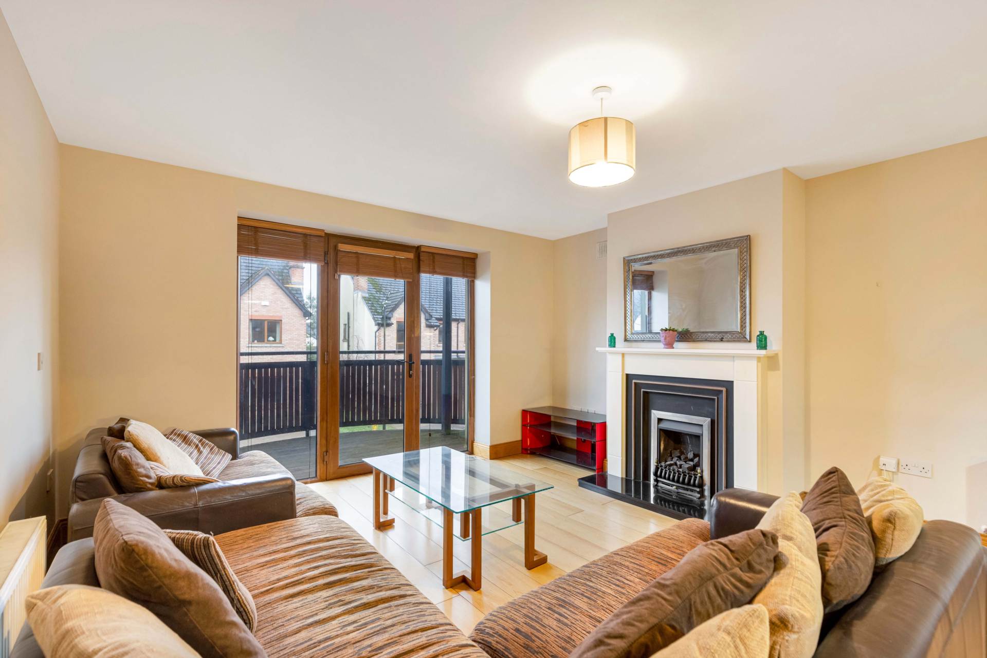 54 An Bothair Na Carraig, Lis Na Dara