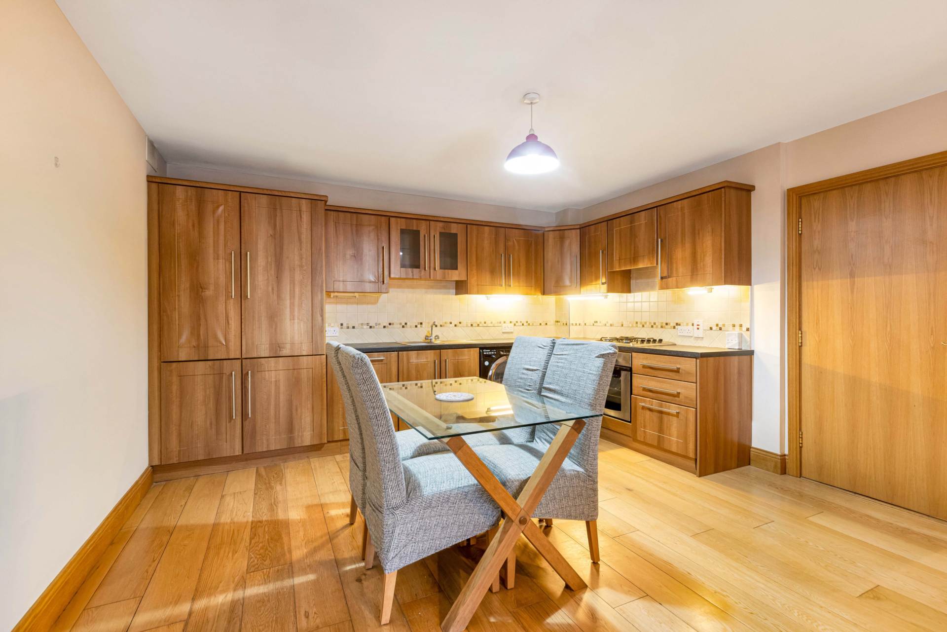 54 An Bothair Na Carraig, Lis Na Dara