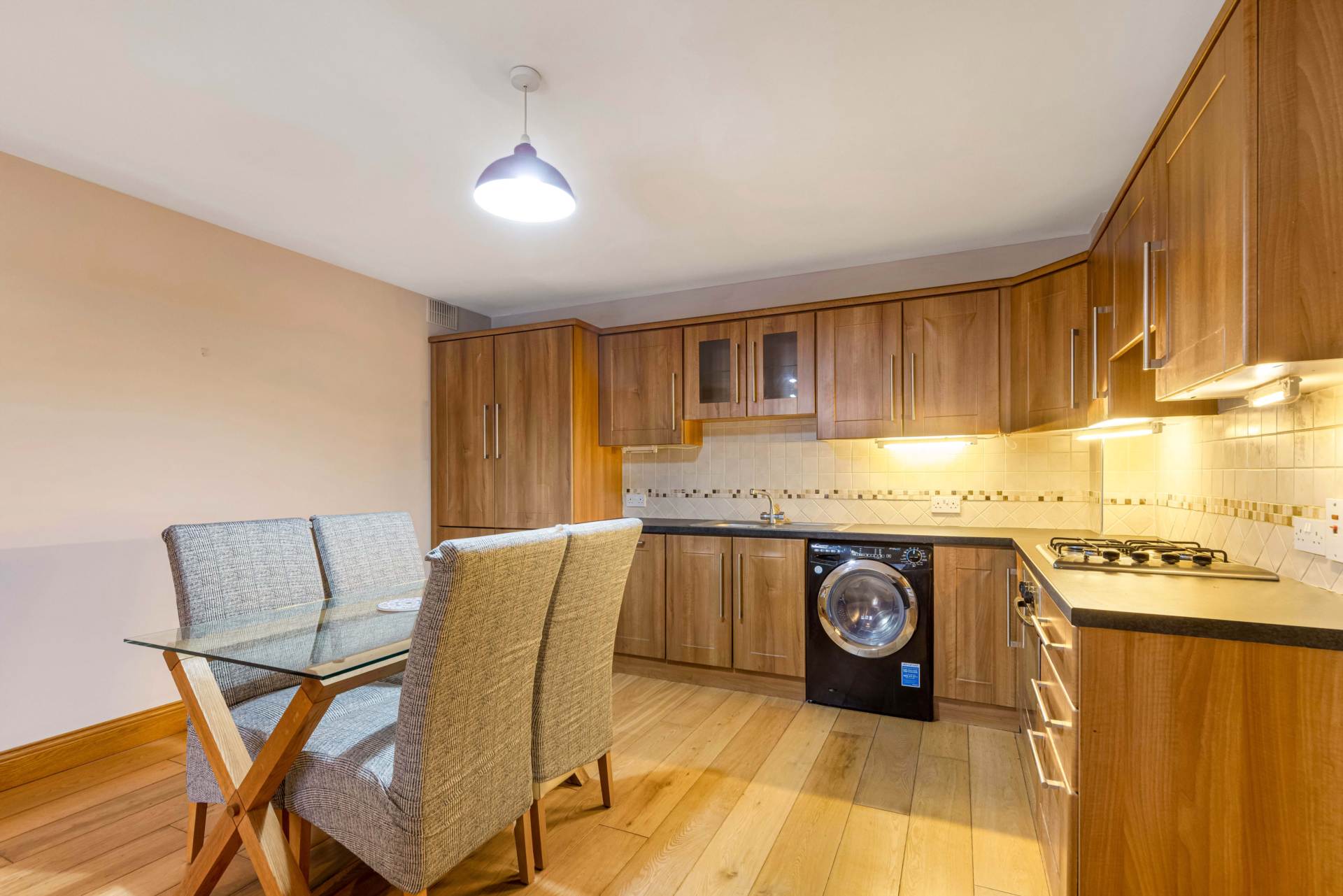 54 An Bothair Na Carraig, Lis Na Dara