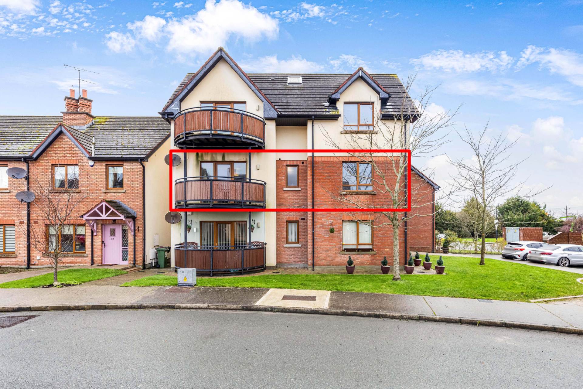 54 An Bothair Na Carraig, Lis Na Dara