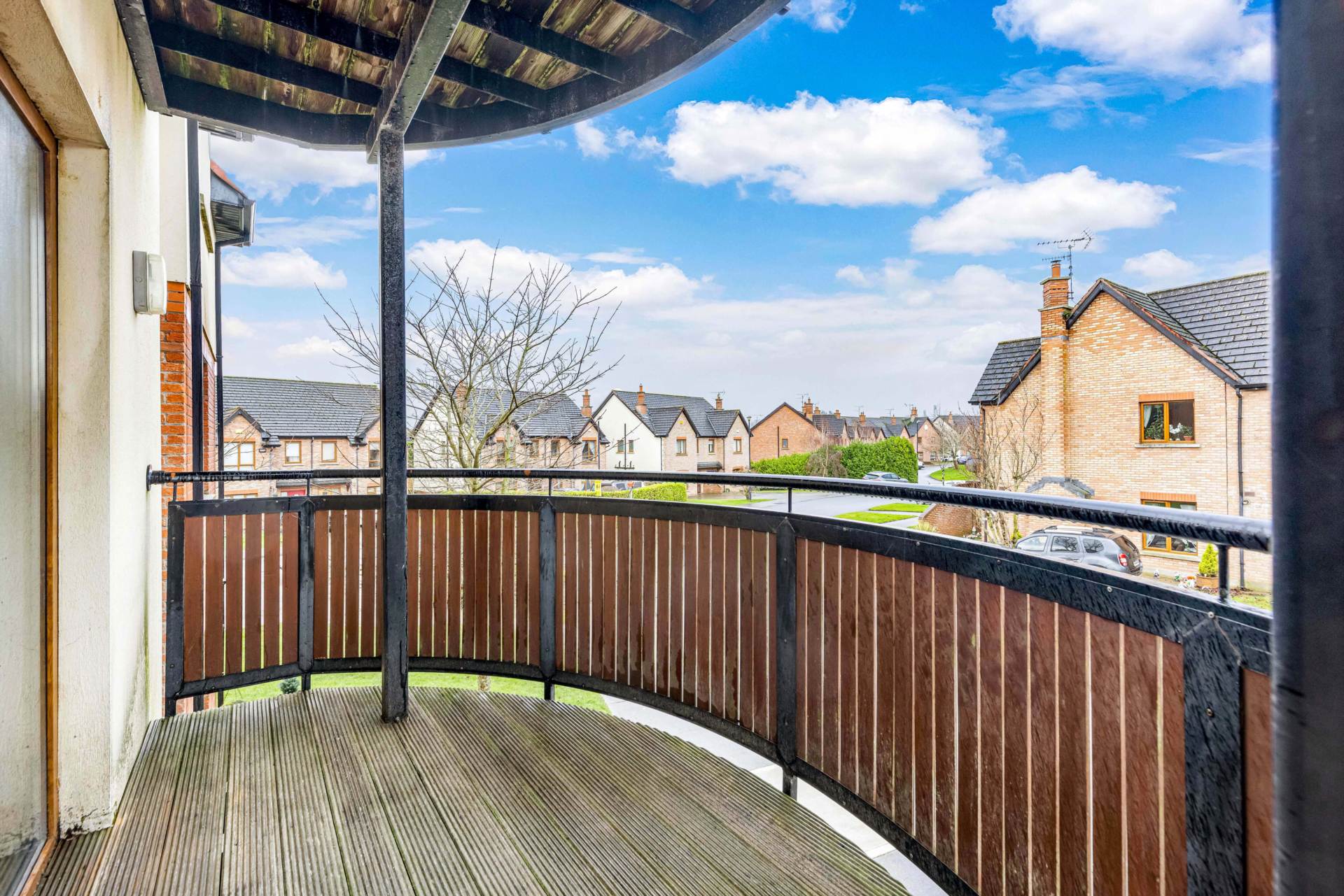 54 An Bothair Na Carraig, Lis Na Dara