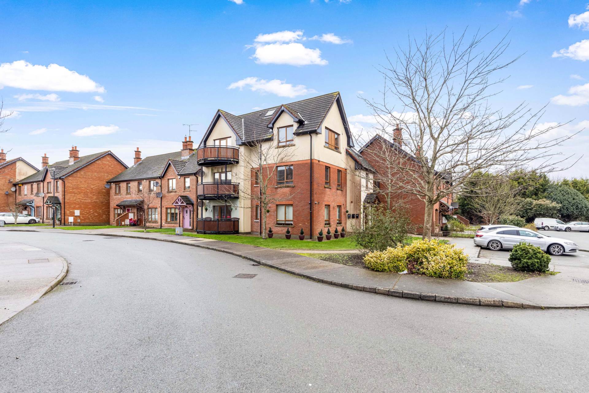 54 An Bothair Na Carraig, Lis Na Dara