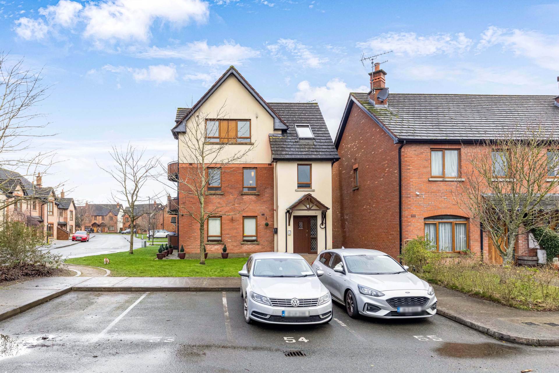 54 An Bothair Na Carraig, Lis Na Dara