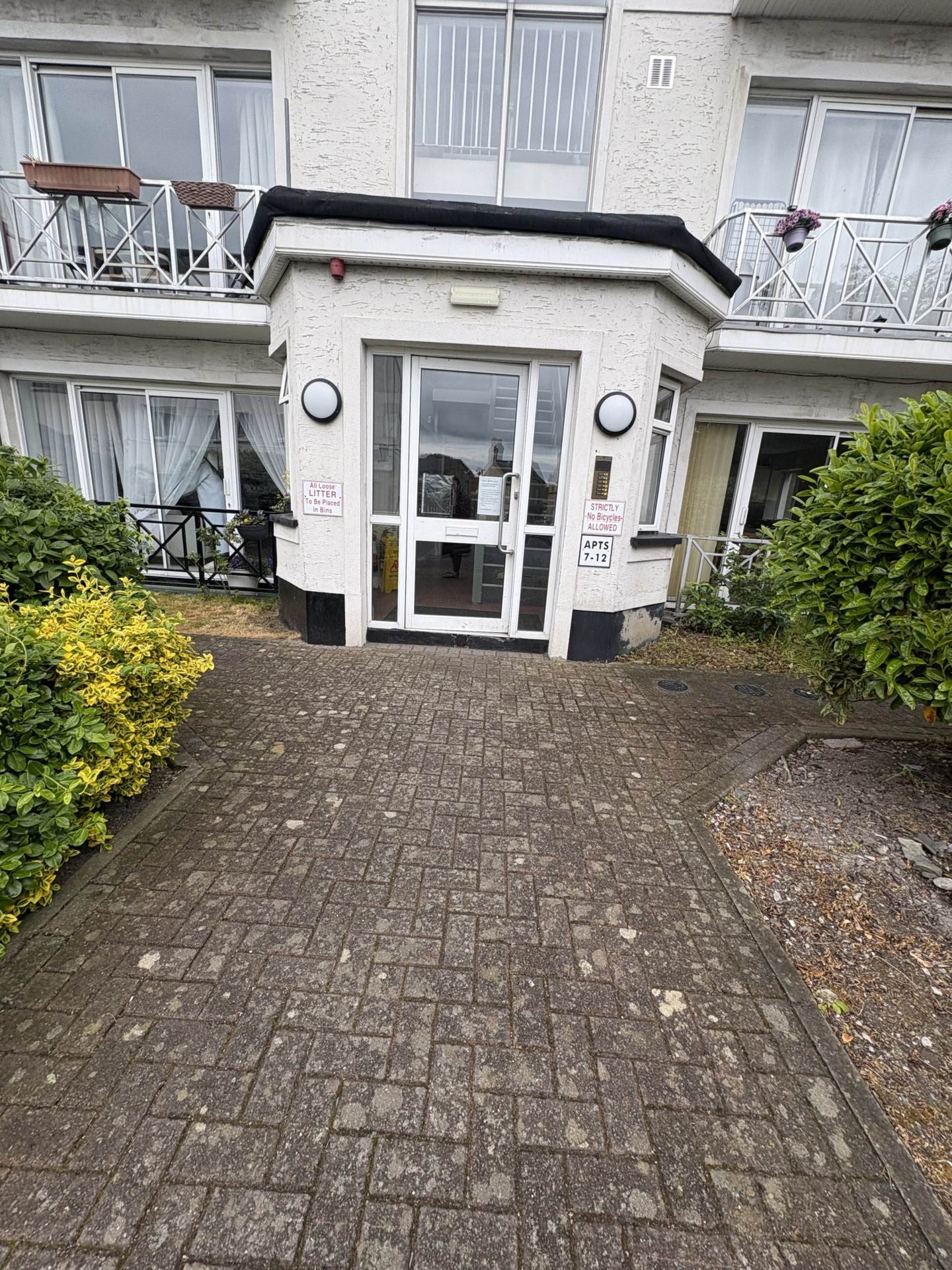 8 Saint Anne`s Court, Anne Street, Dundalk,Co Louth A91 YA24