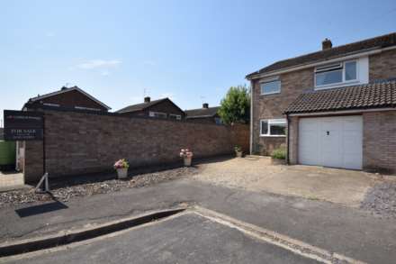 3 Bedroom Semi-Detached, Orchard Close, Chalgrove