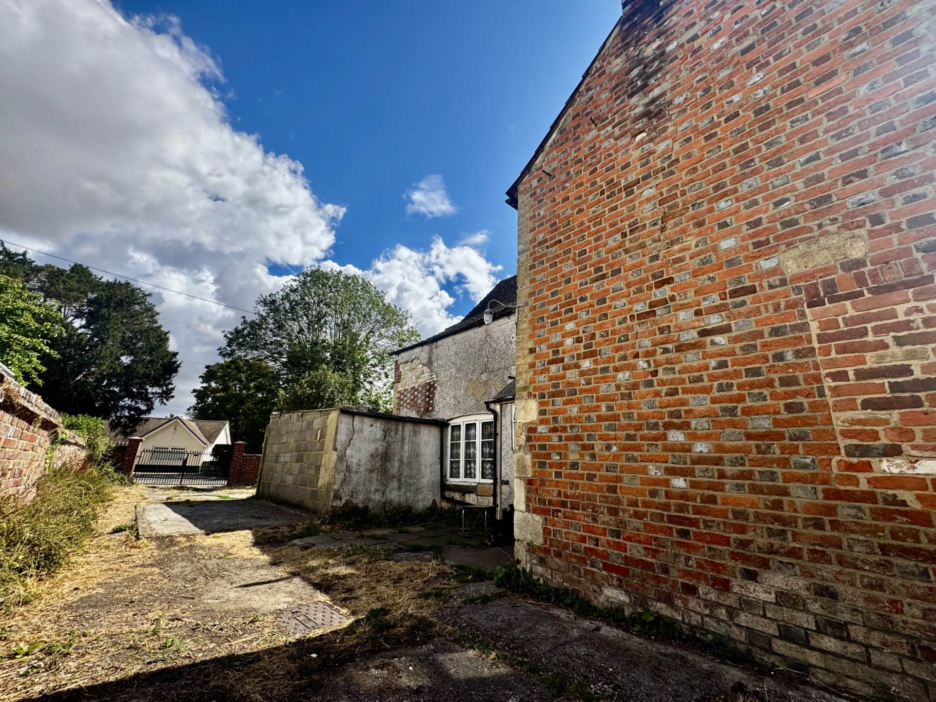 The Chestnuts, Benson, Image 19