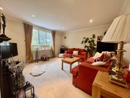 The Green, Aston Rowant, Image 3