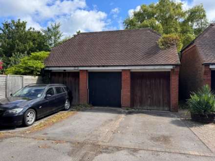 Lewknor Close, Lewknor, Image 10