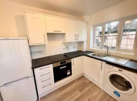 Lewknor Close, Lewknor, Image 4