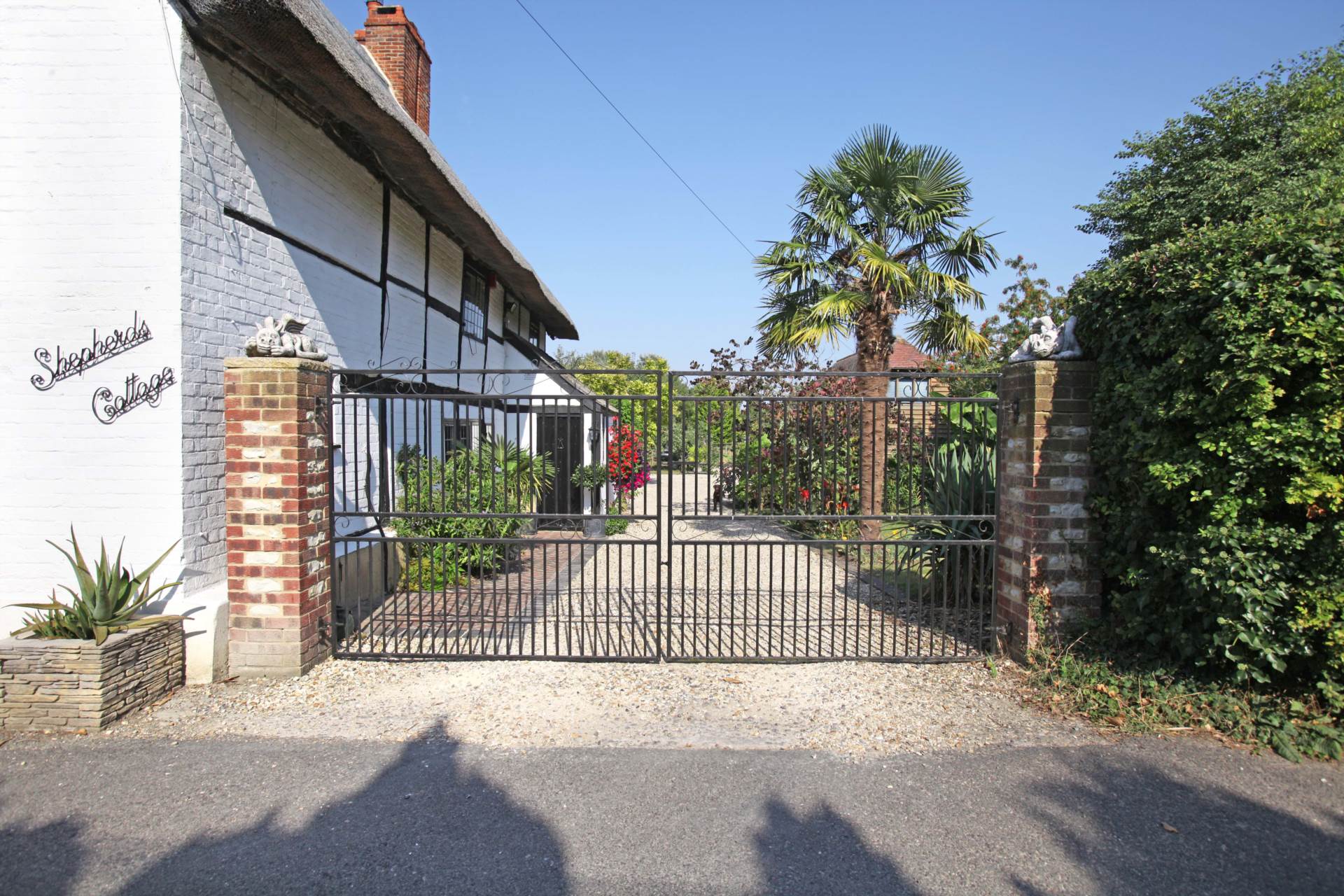 Shepherds Cottage, Brightwell Upperton, Image 29