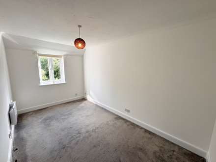 Lewknor Close, Lewknor, Image 6