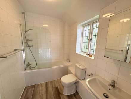 Lewknor Close, Lewknor, Image 8