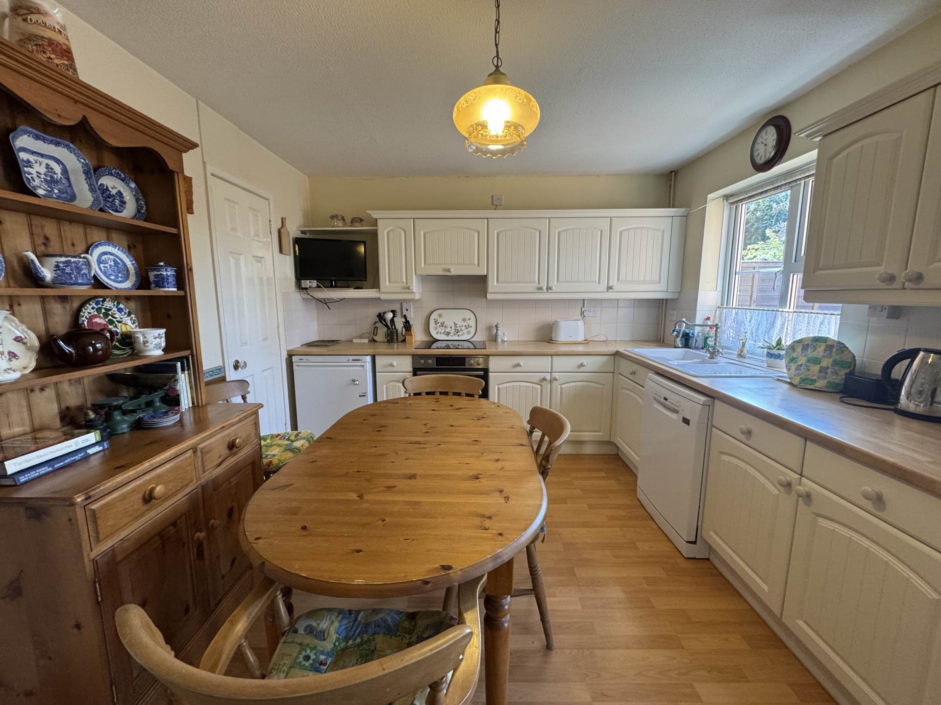 Hurdlers, Watlington, Image 3