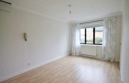 Cheltenham Close, New Malden, Image 5