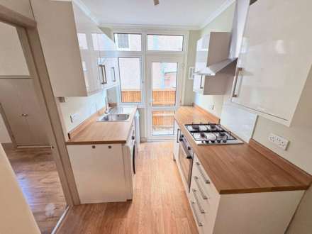 Dukes Avenue, New Malden, Image 4