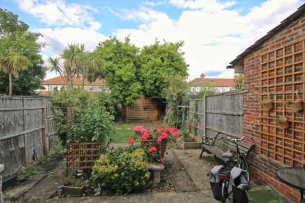 Stanley Avenue, New Malden, Image 13