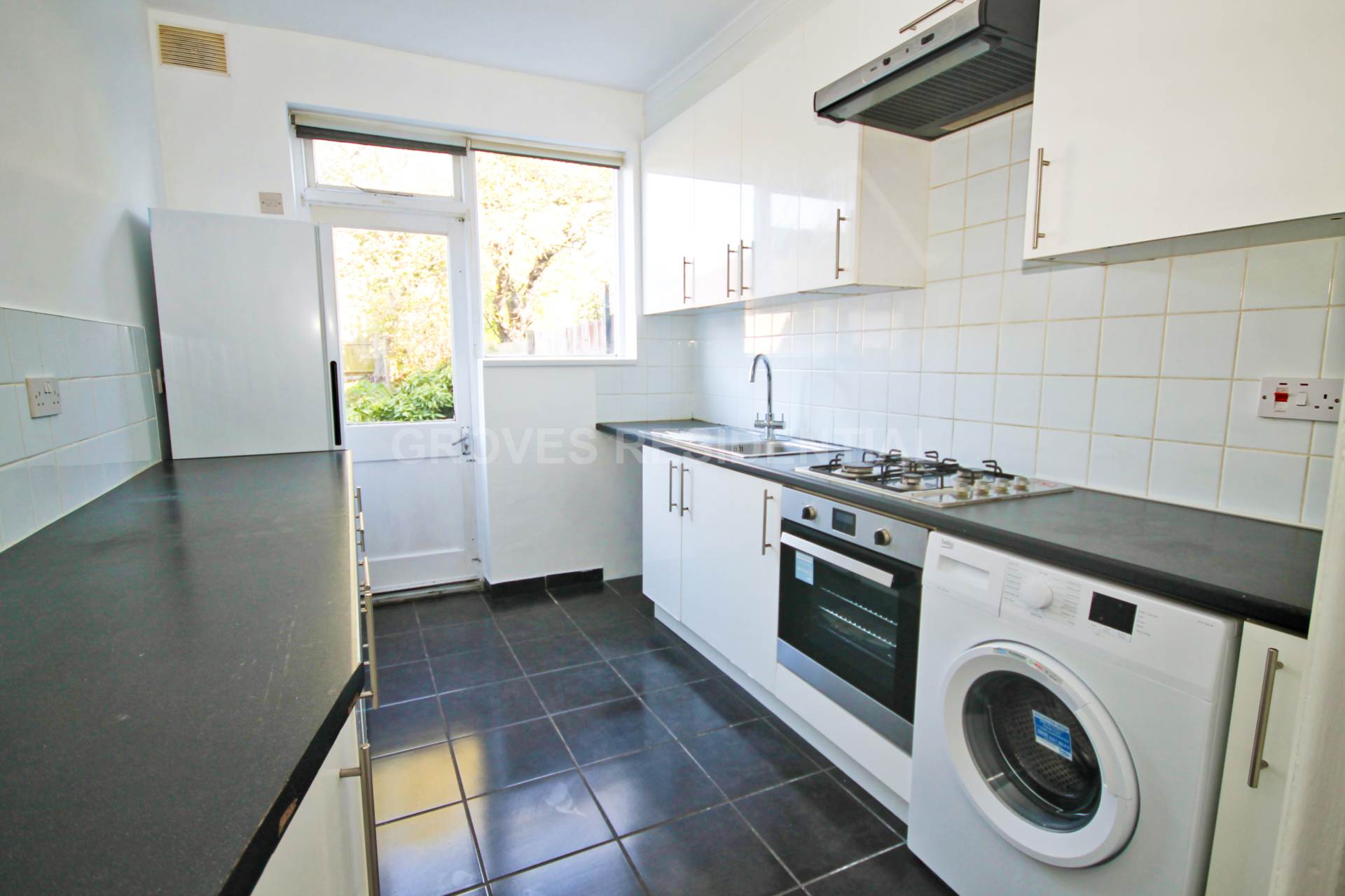 Buxton Drive, New Malden, Image 4