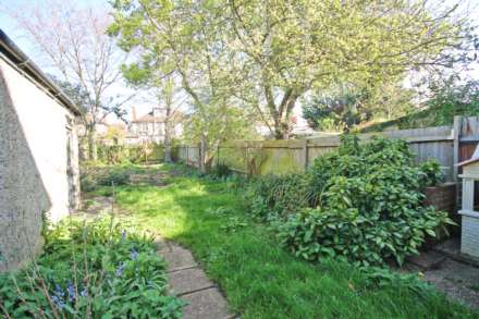 Buxton Drive, New Malden, Image 10