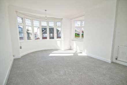 Buxton Drive, New Malden, Image 5