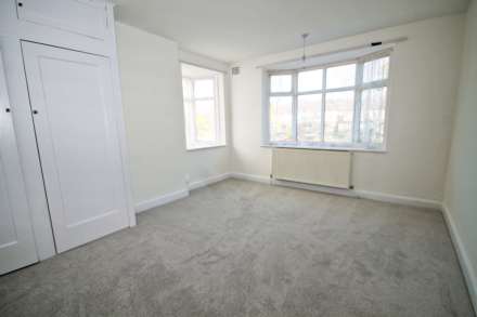 Buxton Drive, New Malden, Image 7