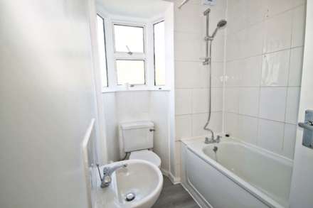 Buxton Drive, New Malden, Image 9