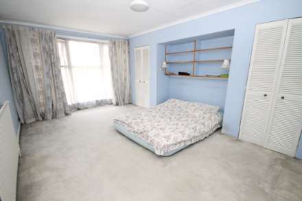 St James' Close, New Malden, Image 4