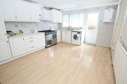 St James' Close, New Malden, Image 2