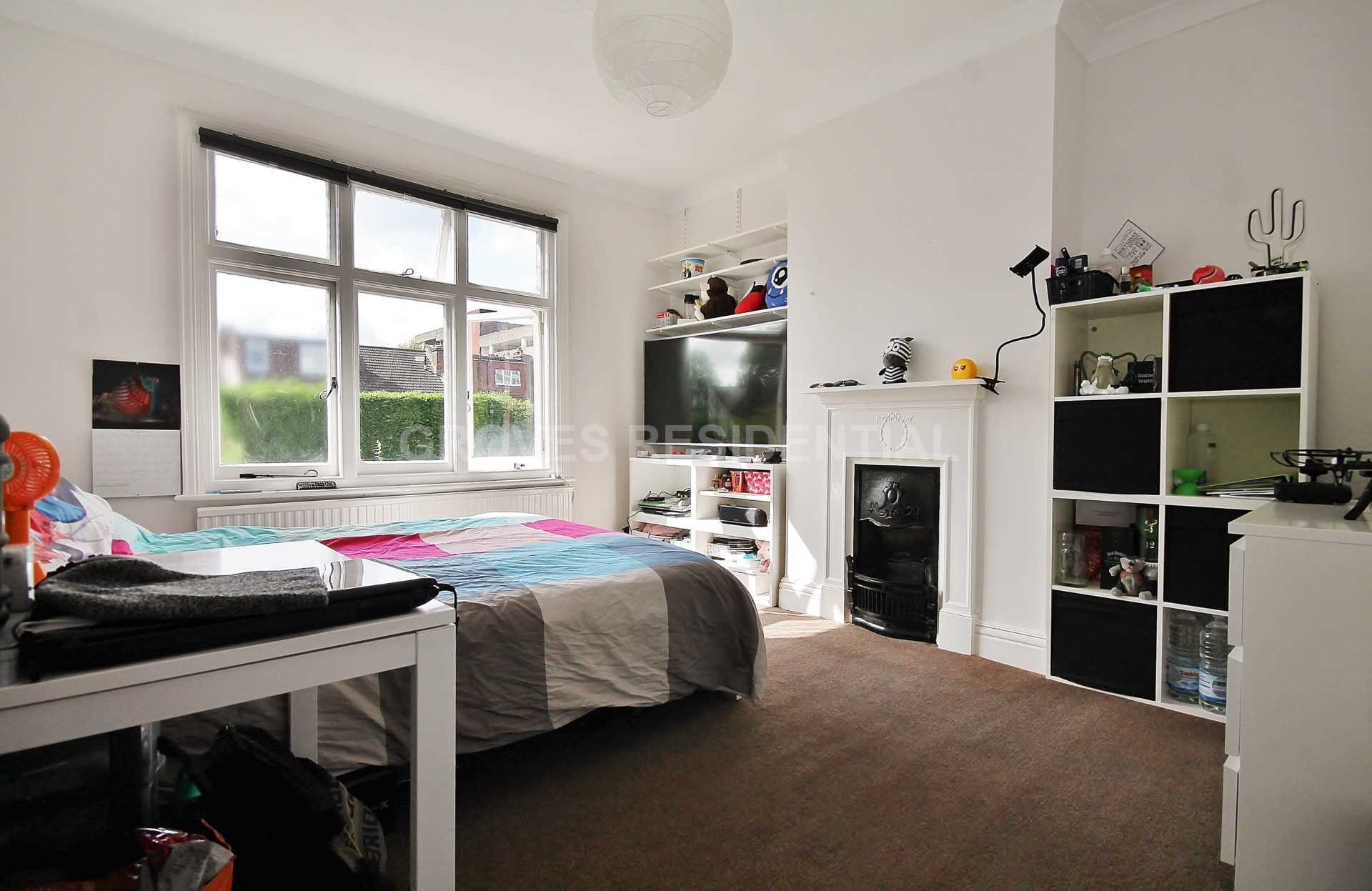 Coombe Gardens, New Malden KT3, Image 9