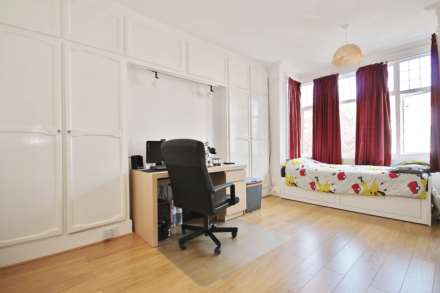 Coombe Gardens, New Malden KT3, Image 10