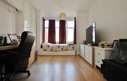 Coombe Gardens, New Malden KT3, Image 11