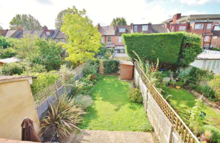 Coombe Gardens, New Malden KT3, Image 13
