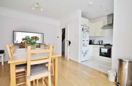 Coombe Gardens, New Malden KT3, Image 4