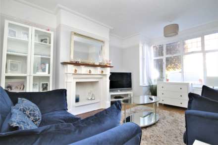 Coombe Gardens, New Malden KT3, Image 6