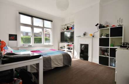 Coombe Gardens, New Malden KT3, Image 9