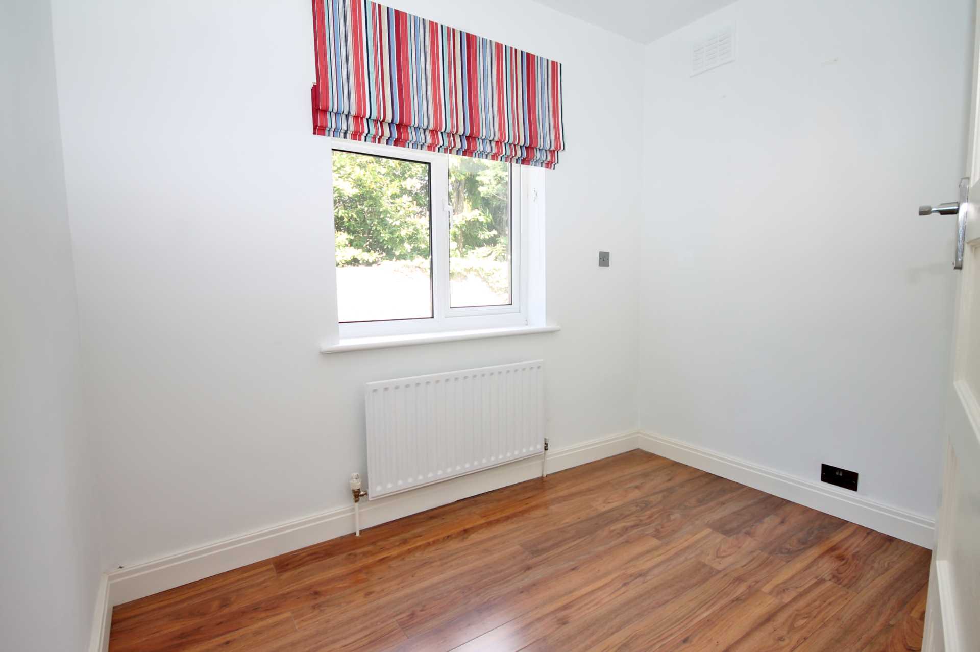 Lawn Close, New Malden, Image 5