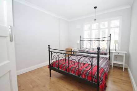 Lawn Close, New Malden, Image 4