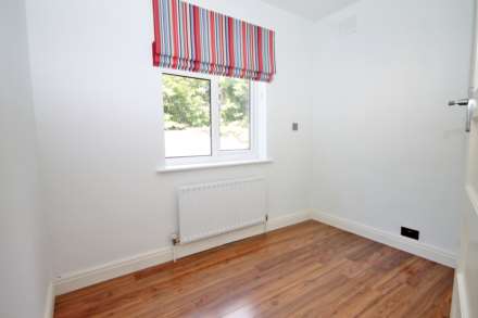 Lawn Close, New Malden, Image 5