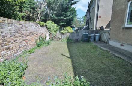Lawn Close, New Malden, Image 7