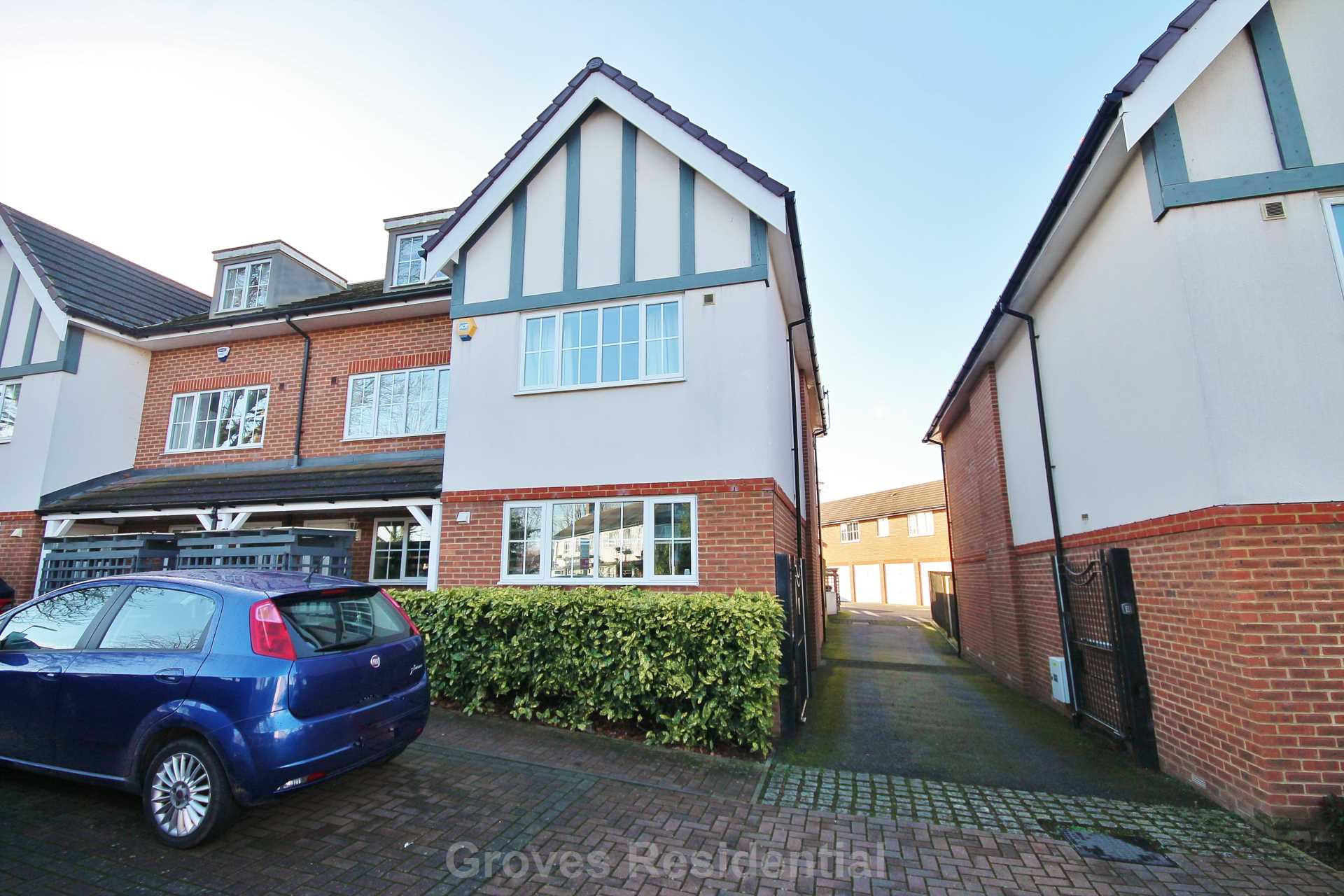 Cuddington Avenue, Worcester Park, Image 1
