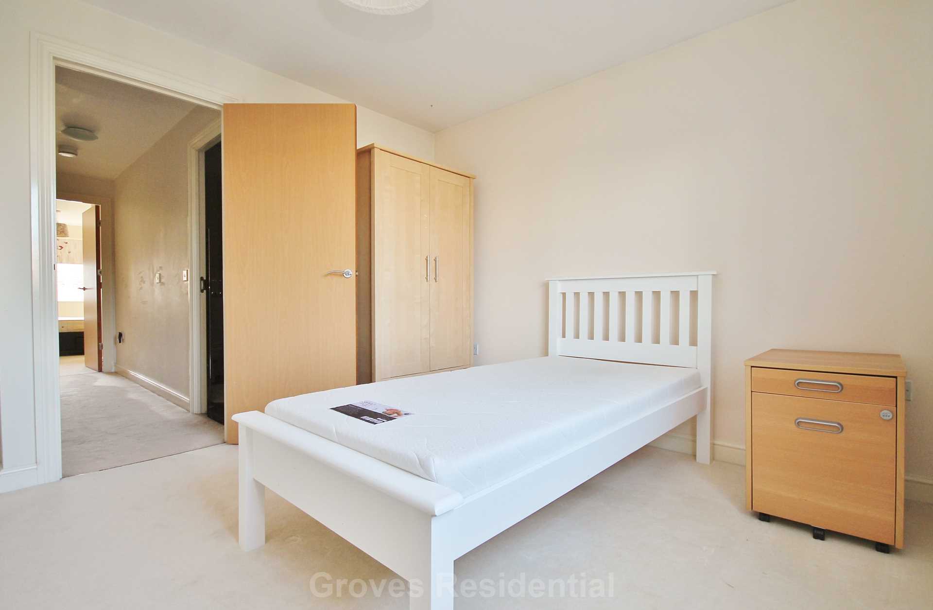 Cuddington Avenue, Worcester Park, Image 12