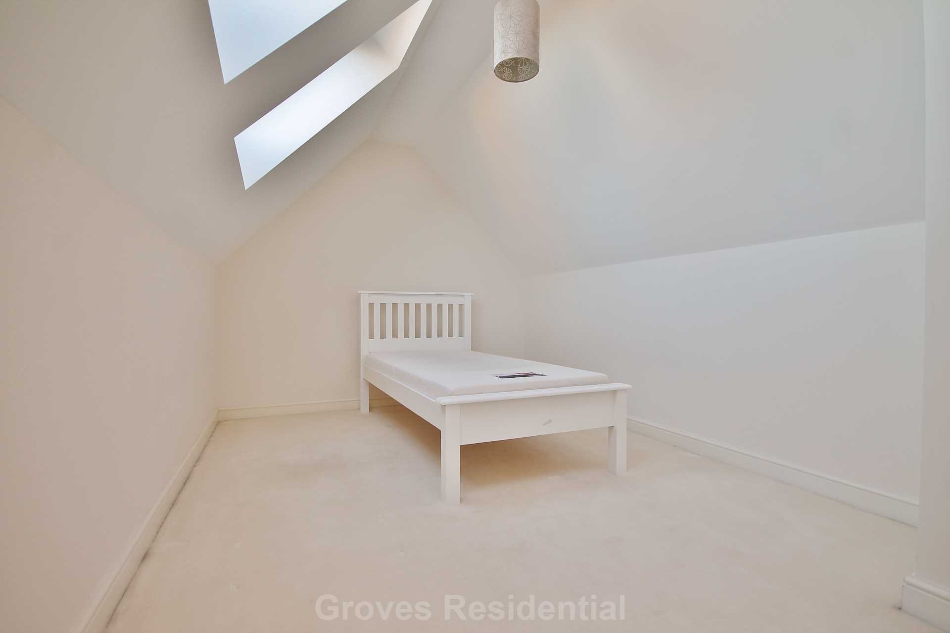 Cuddington Avenue, Worcester Park, Image 17