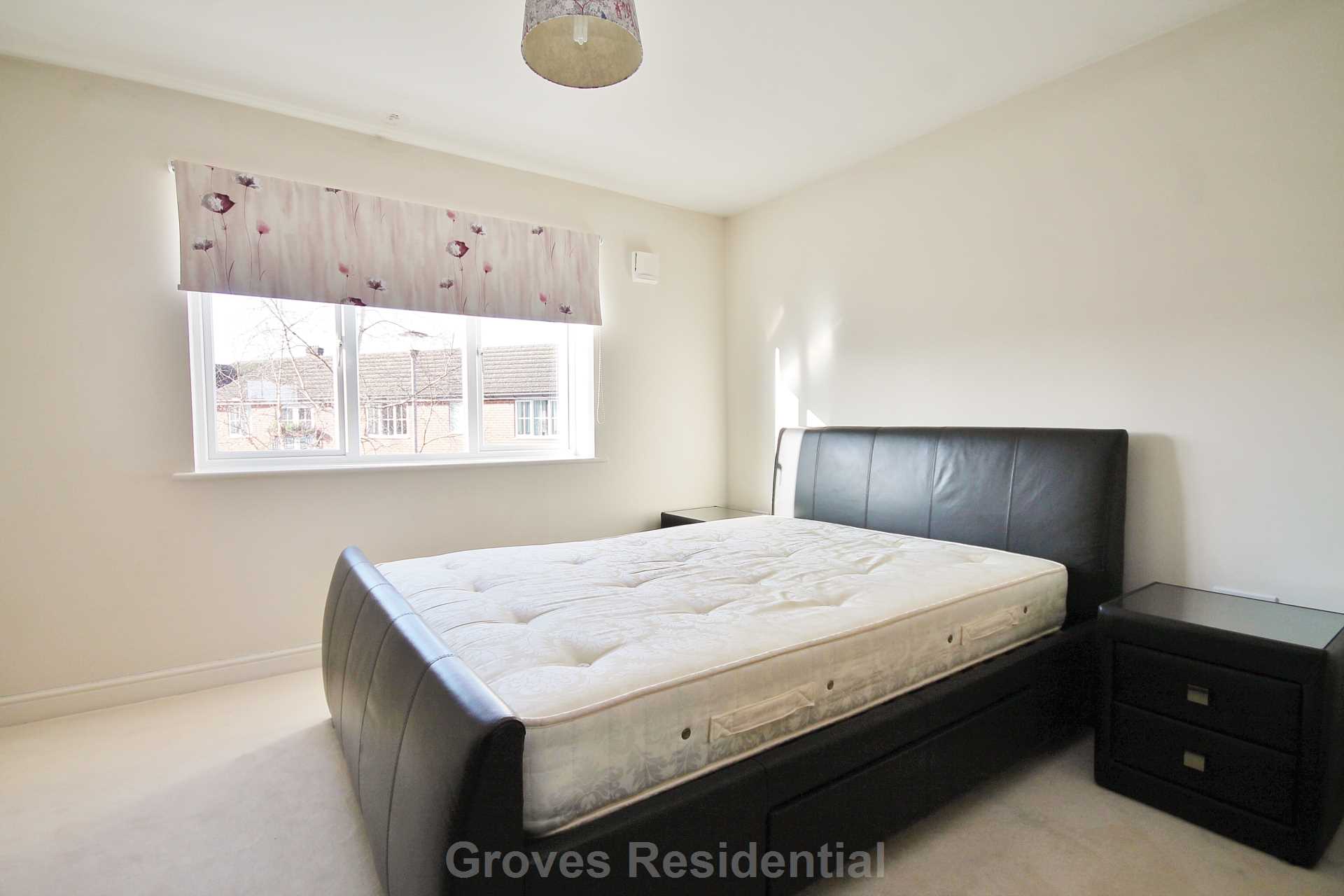 Cuddington Avenue, Worcester Park, Image 8