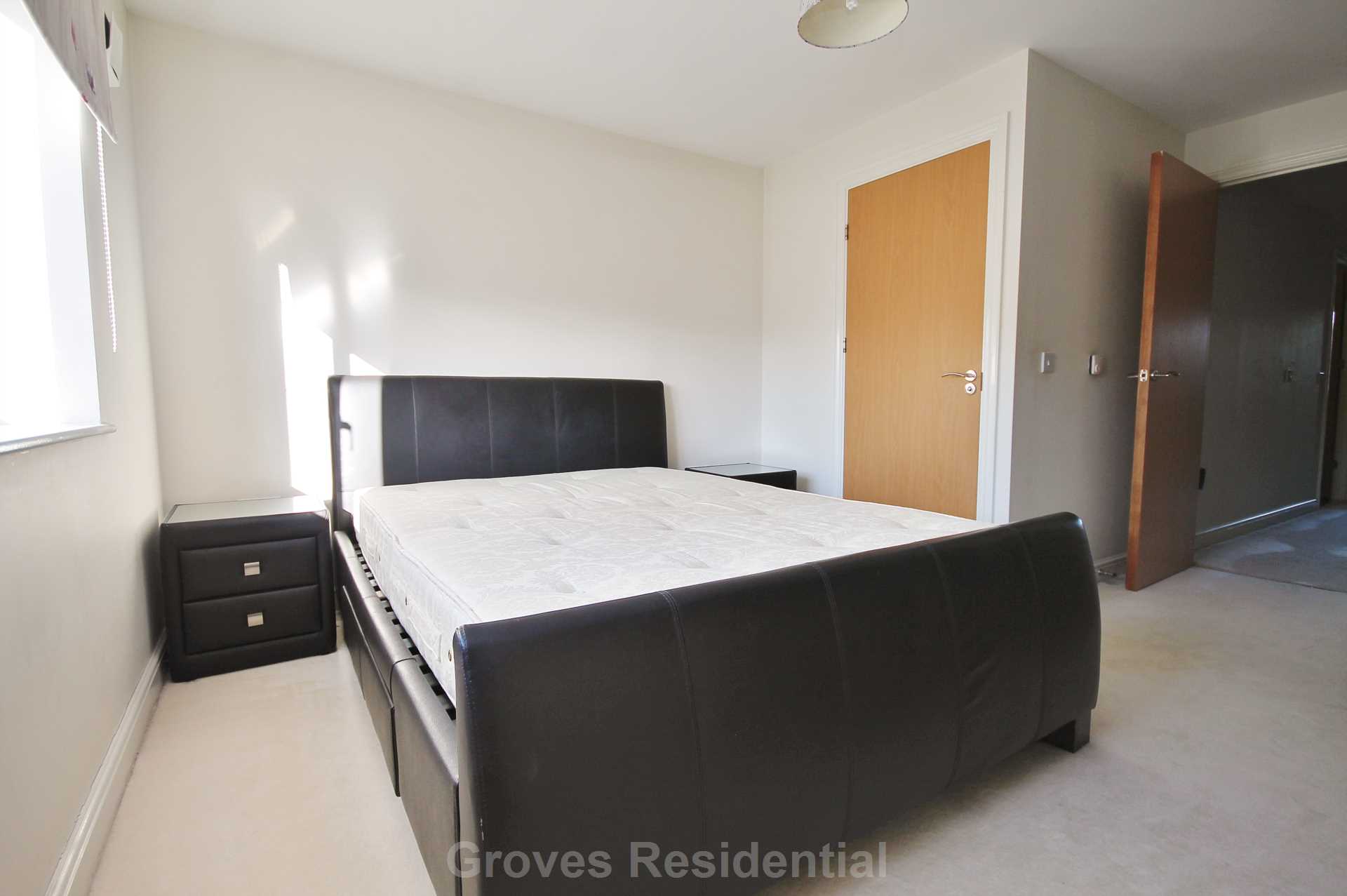 Cuddington Avenue, Worcester Park, Image 9